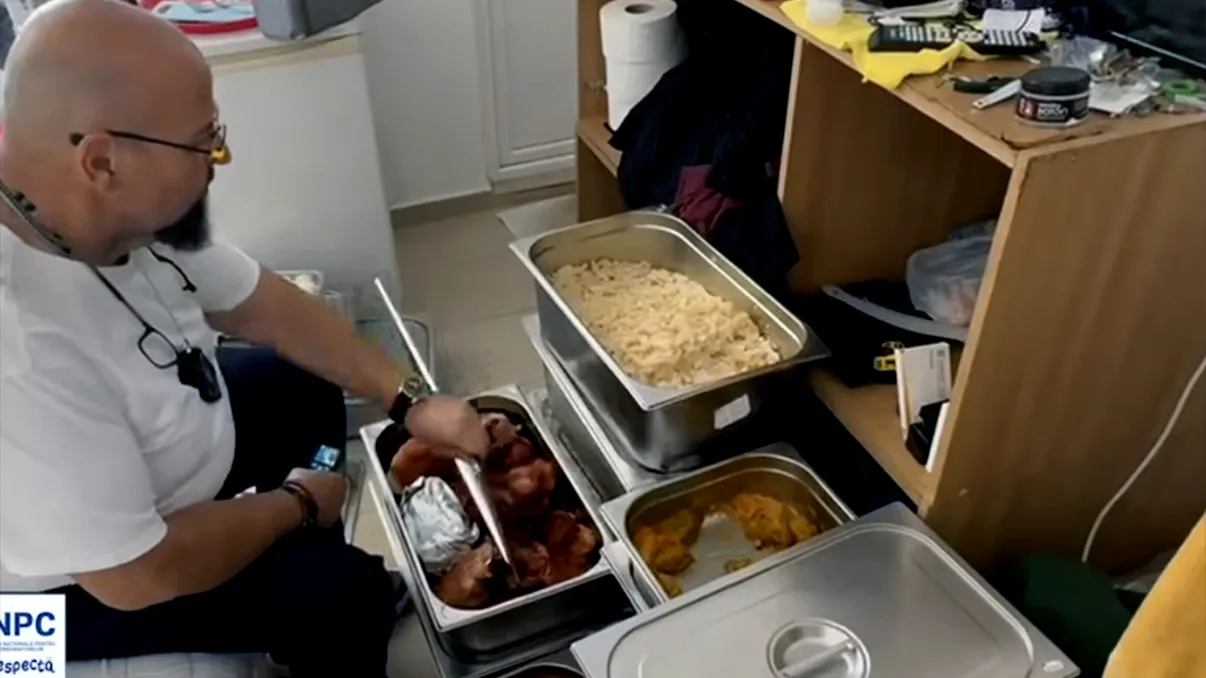 VIDEO | Piedone a ajuns la Costinești și a găsit mizerie, mucegai și alimente stricate. 