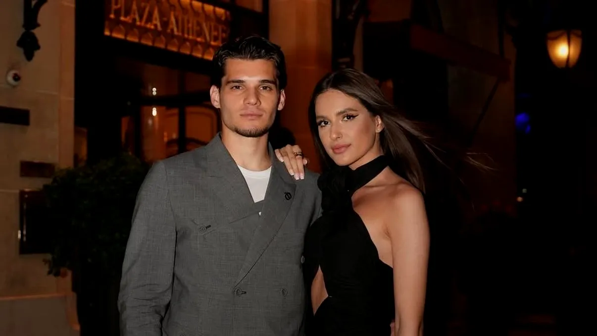 Soţia lui Ianis Hagi a strălucit ca naşă. Rochia aleasă de Elena a atras toate privirile celor din jur, a lăsat burtica la vedere. Foto