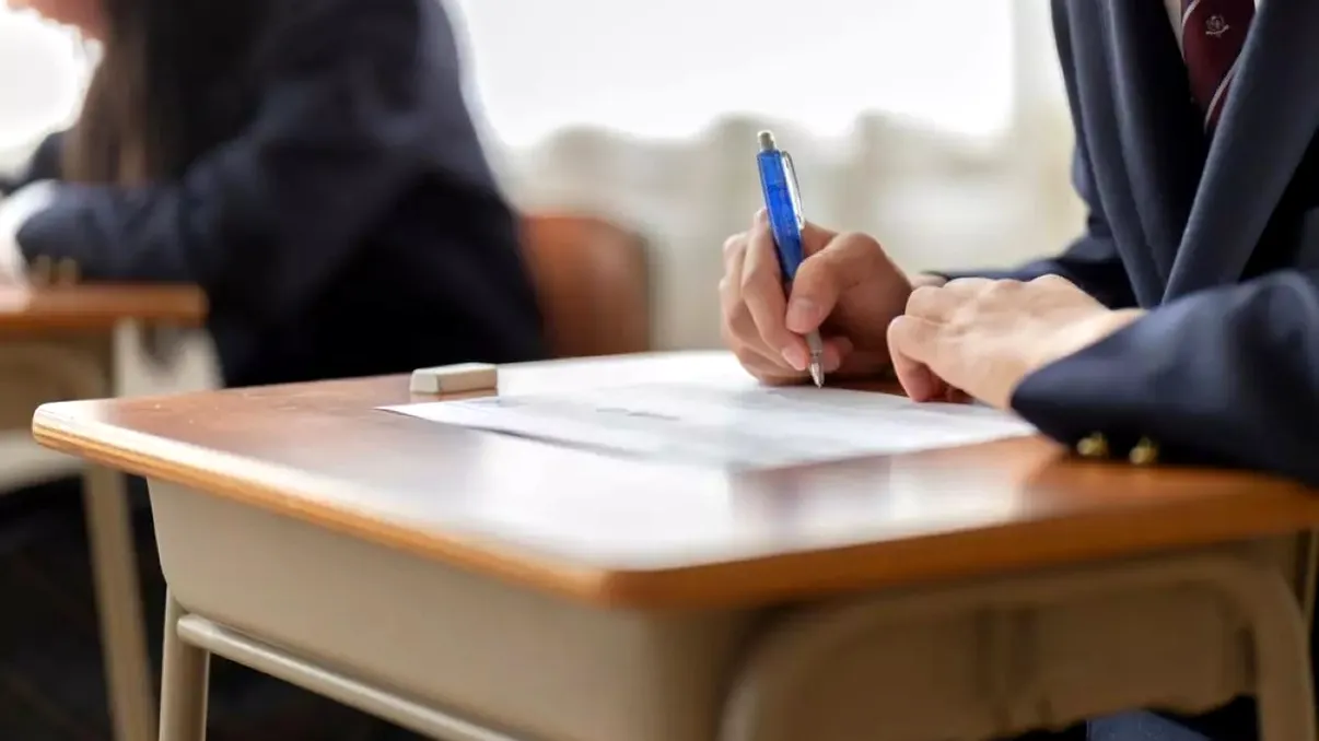 Un elev a luat 4.55 la BAC la limba română și i-a implorat pe profesori să-i mai dea câteva sutimi. Ce notă a primit după contestație