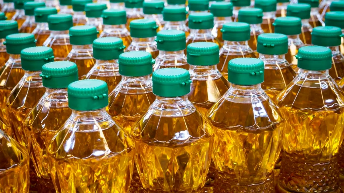 Unde reciclezi uleiul folosit în 2025. Centrele din România unde se predă uleiul alimentar utilizat