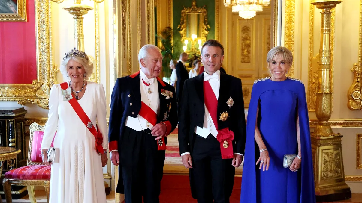 Ce i-a șoptit Macron Regelui Charles despre Prințul William când a sosit la Windsor. Un cititor de pe buze a dezvăluit remarca 