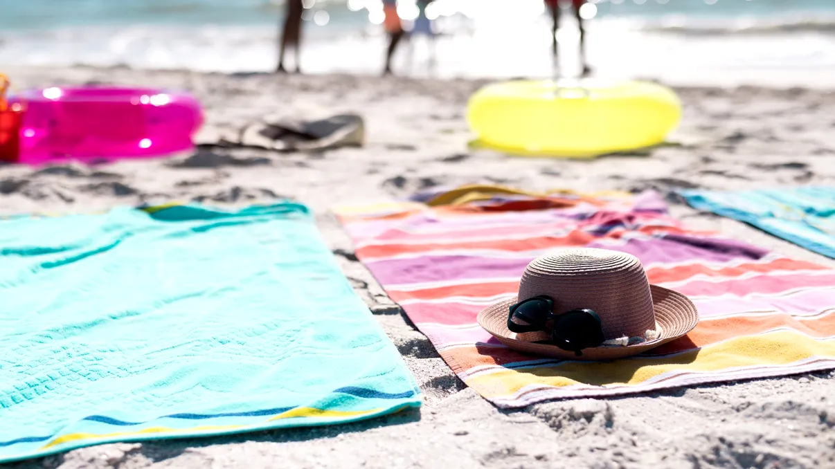 Taxă uriaşă pe cearşaf, pe litoralul românesc. Românii nu îşi mai permit să meargă la mare: 