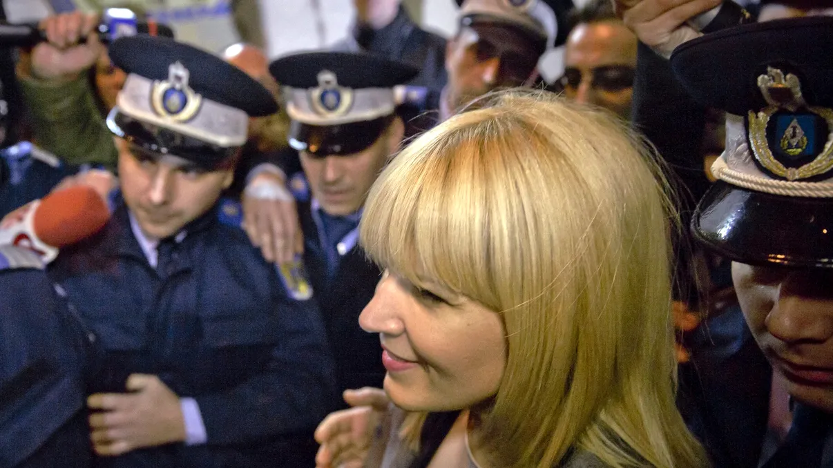 Cum arată Elena Udrea, după aproape 4 ani de închisoare. Detaliul observat imediat. Foto
