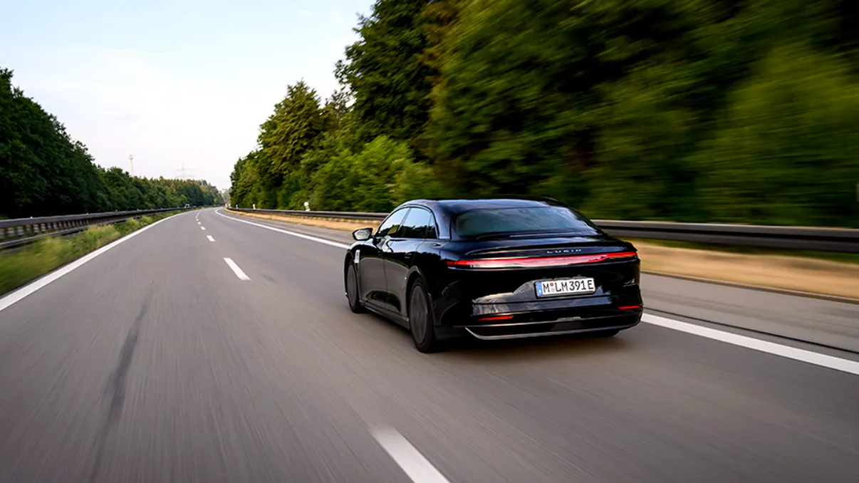 Mașina electrică cu cea mai mare autonomie circulă deja în Germania, dar nu ai auzit de ea. Merge 1200 de kilometri departe de priză
