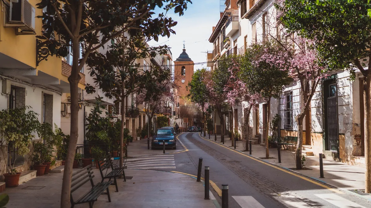 Orașul din Spania unde este „ilegal” să mori în weekend. Ce spune regula valabilă din 1999