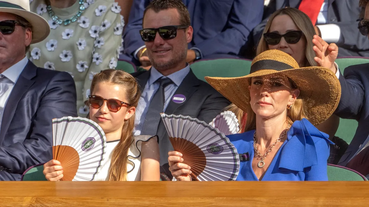 Prinţesa Charlotte, o adevărată domnişoară. A încălcat regulile Familiei Regale la Wimbledon, însă a fost tot timpul susţinută de Kate. Foto
