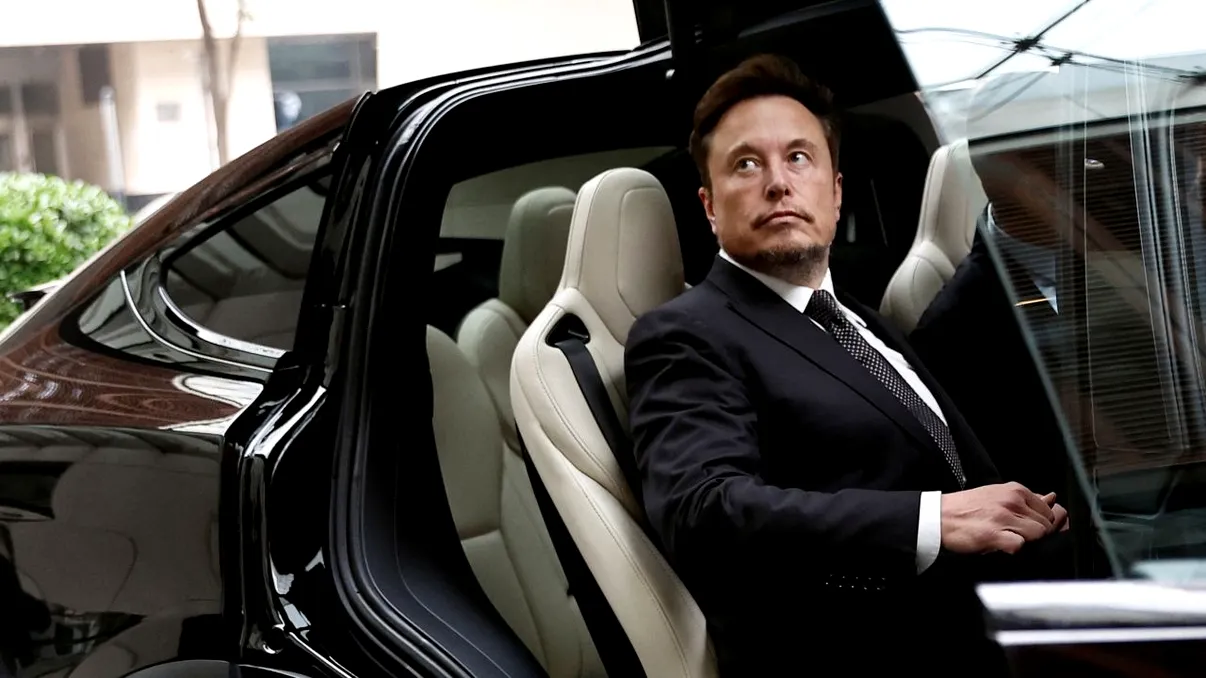 Compania lui Elon Musk, față în față cu un proces fără precedent după ce o mașină Tesla a fost implicată într-un accident soldat cu un mort și un rănit