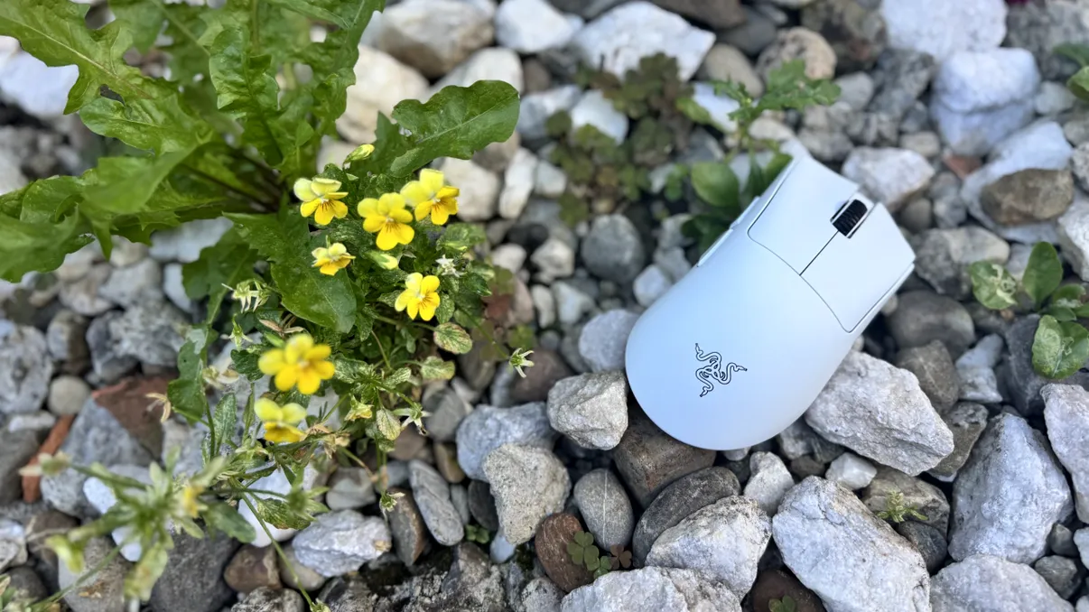 REVIEW Razer DeathAdder V4 Pro - un mouse de gaming profesionist cu performanțe record. De ce ar putea fi cel mai rapid și mai precis din lume, cum e posibil