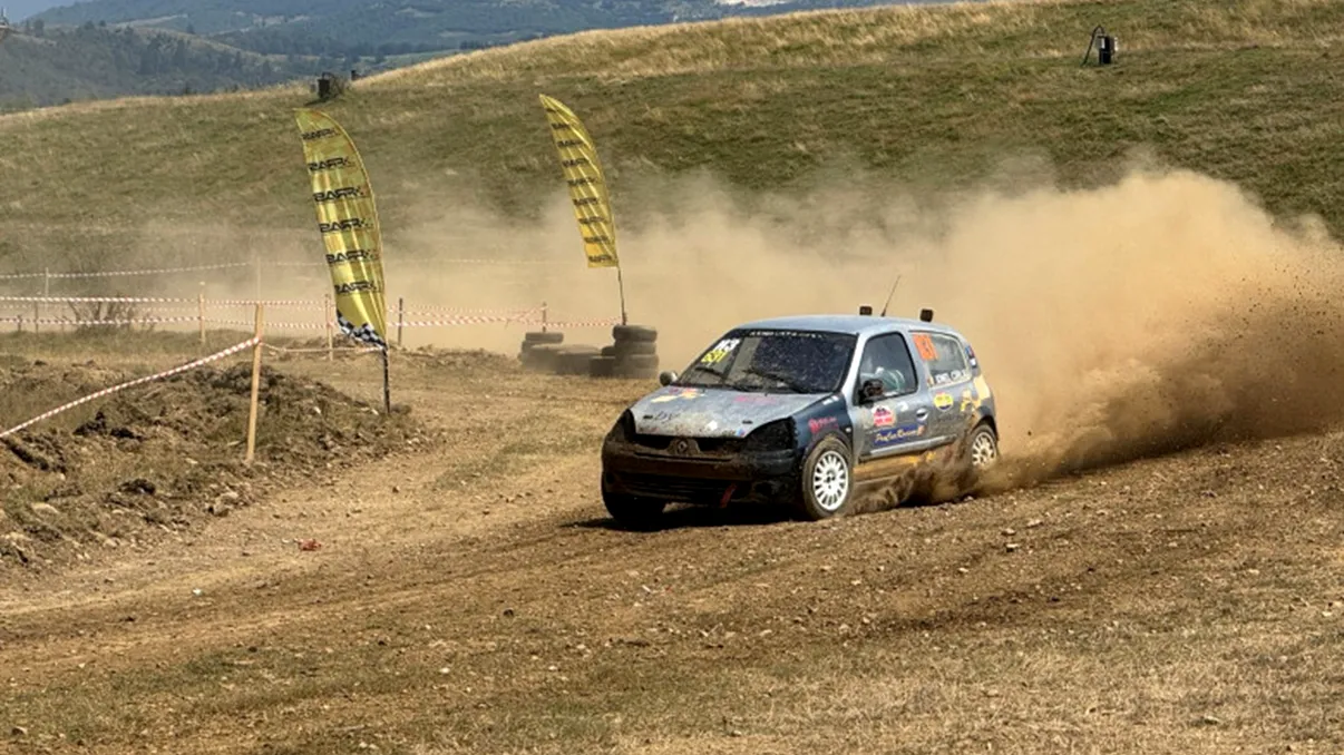 Accident grav la Campionatul Național de Rally Cross. O roată desprinsă a lovit doi spectatori, competiția a fost suspendată