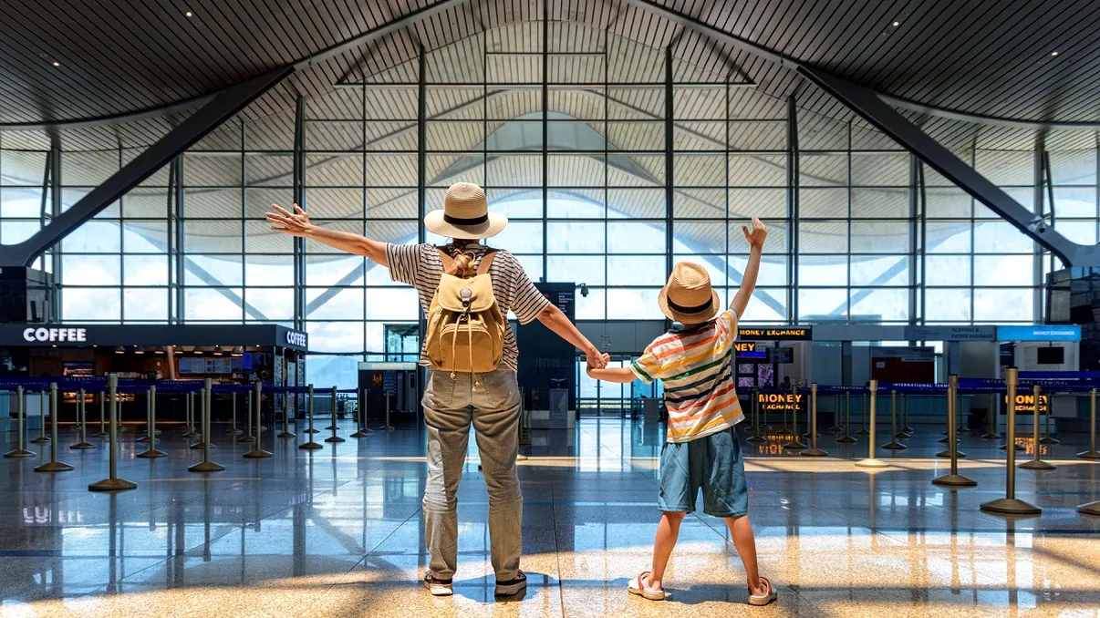 Actul care nu mai trebuie prezentat la graniţă de către însoţitorii minorilor. Noua regulă face trecerea mai simplă