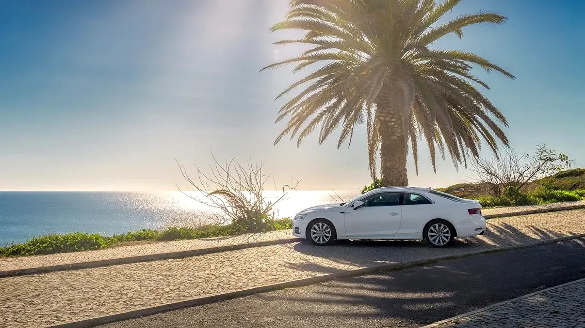 Amenda primită de un şofer care a parcat lângă plajă, în Italia. Românii care merg cu maşina pe litoralul italian, îndemnaţi să fie foarte atenţi