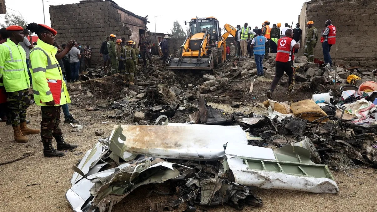 Avion prăbușit peste o clădire într-o zonă rezidențială. 6 morți în urma impactului