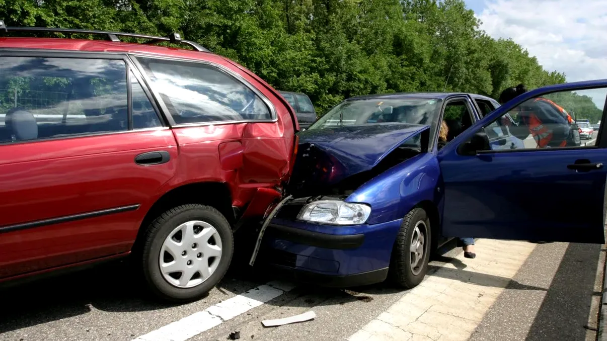 Ce a pățit o familie de români după ce mașina a fost lovită de un șofer grec. A fost nevoie de intervenție din România: „Grecia a devenit o țară de evitat, din cauza mizeriilor pe care încep sa le facă”