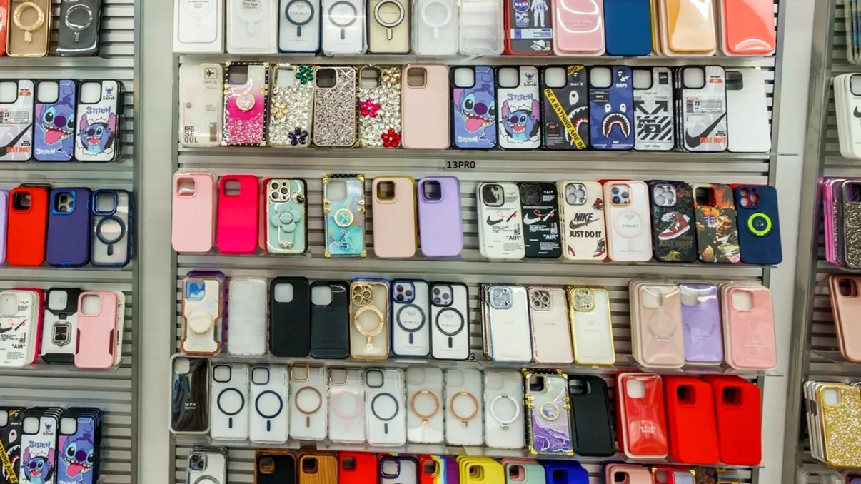 Ce pățit un român de 19 ani care s-a lăudat online că a spart un magazin cu telefoane: „Nu mă duc, vere, la pușcărie”