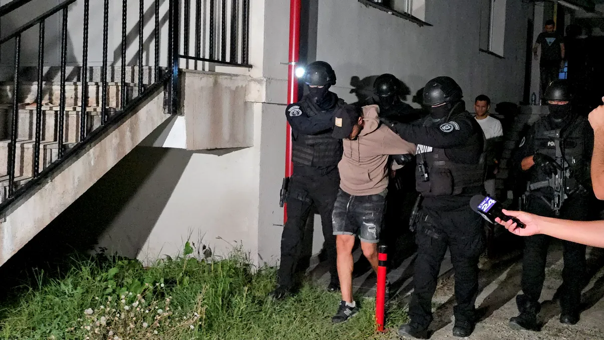 De ce a durat 13 ore intervenția poliției la Otopeni. Cum a fost capturat bărbatul. Filmul evenimentelor