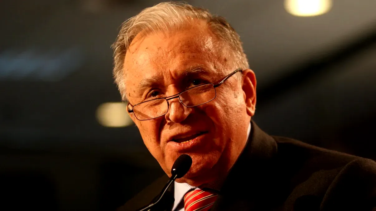 Ion Iliescu, în stare critică. Medicii de la Spitalul SRI anunță complicații severe