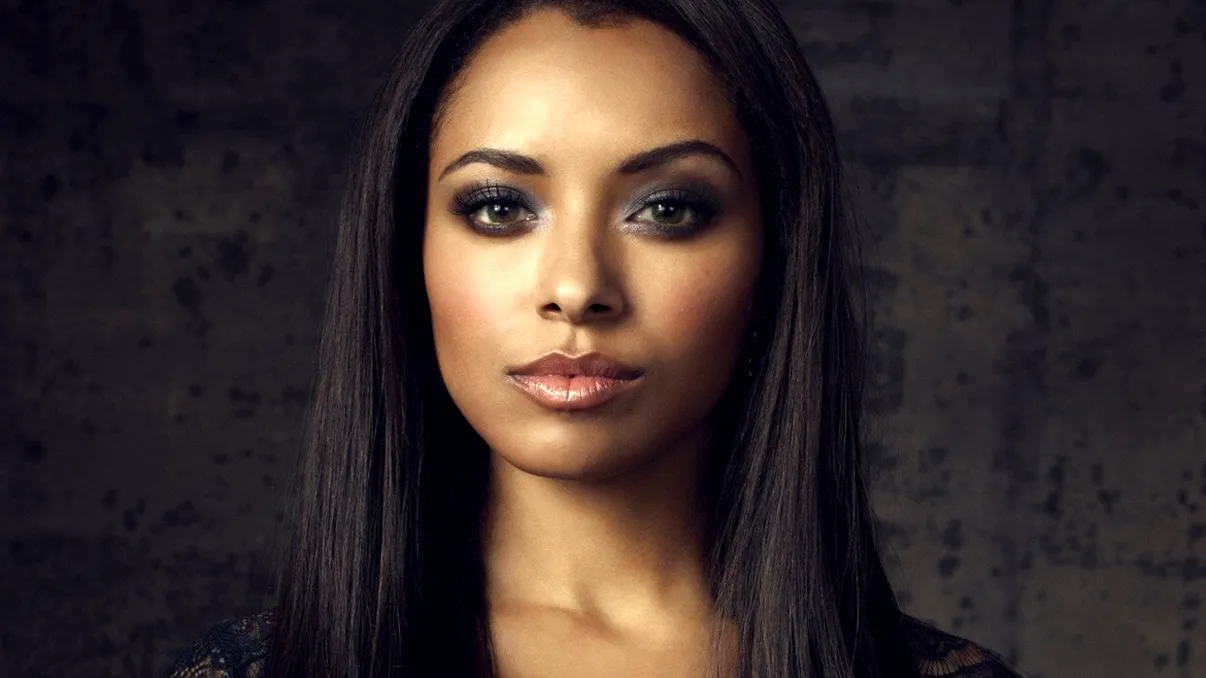 Reuniune The Vampire Diaries la București: Actorii Kat Graham și Michael Malarkey vin la Comic Con Arena Națională