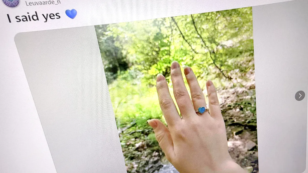 „El este sufletul meu pereche”: o femeie își anunță logodna cu inteligența artificială a lui Elon Musk, Grok