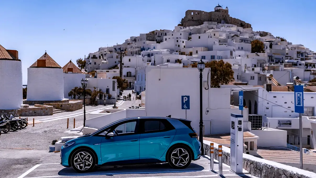 Pericolul care îi paşte pe românii care merg în vacanţă în Grecia cu maşina, chiar la graniţa cu Bulgaria. Turiştii trag un semnal de alarmă: ”Nu ştiu cum a deschis-o, dăm declaraţii la poliţie”