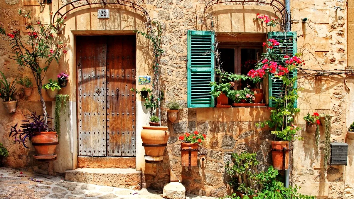 Ce ascund casele la un euro din Italia. Detaliile din contractul în italiană care au pus pe fugă un cuplu hotărât