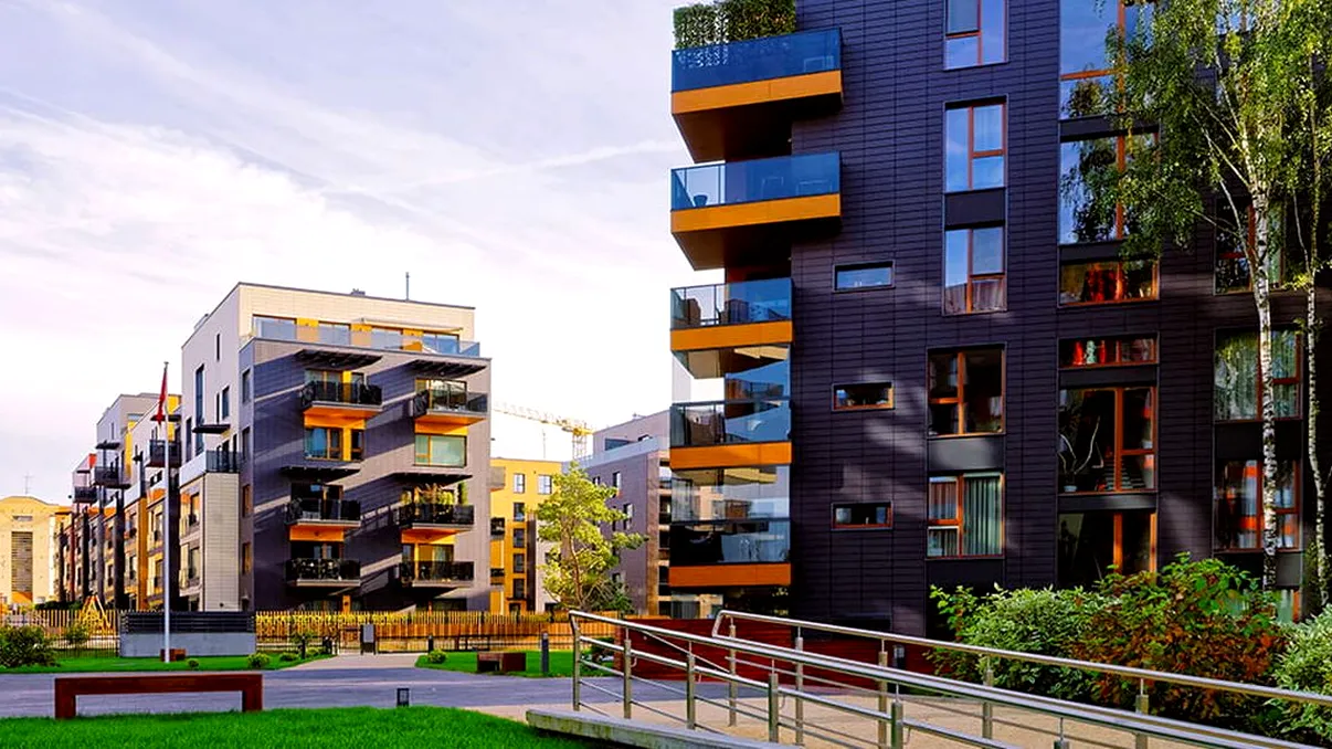 Cum poți extinde balconul la parter fără probleme legale. Ghid complet