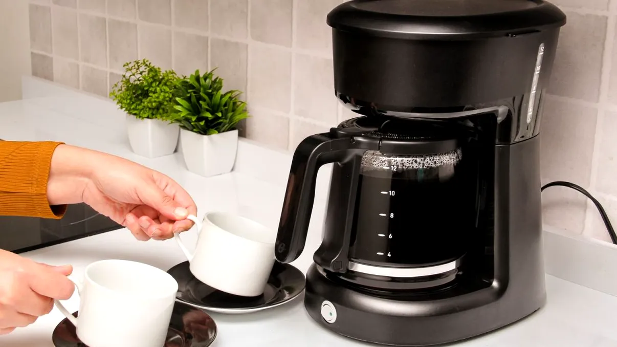 Cum se curăță corect aparatul de cafea. Secretul unei cești perfecte