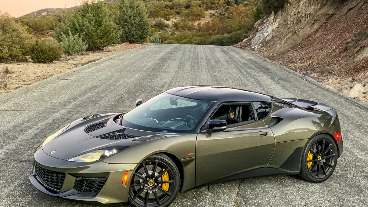 Marca auto Lotus concediază aproape toți angajații din Marea Britanie: producția se mută în străinătate