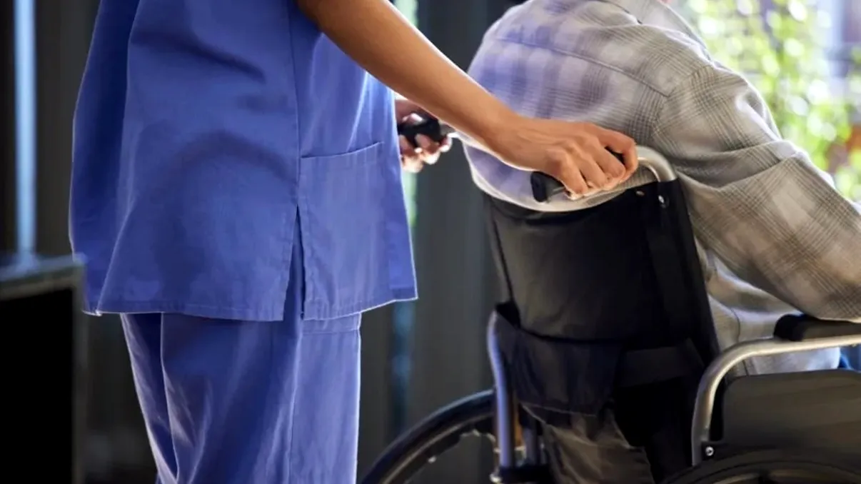 Salariile badantelor din Italia, creştere cu 850 de euro. Cum ar putea româncele să aibă un salariu mai mare