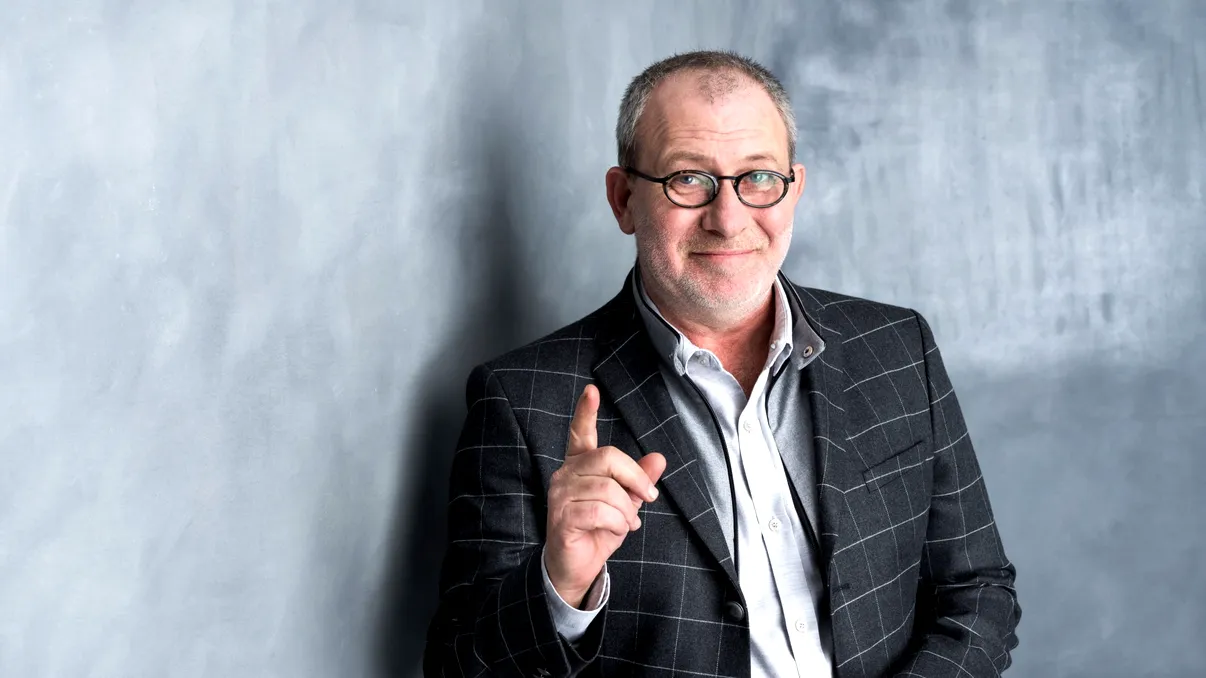 Toată lumea îl ştie pe Busu' de la meteo, însă se ocupa cu totul altceva la începutul PRO TV-ului. 