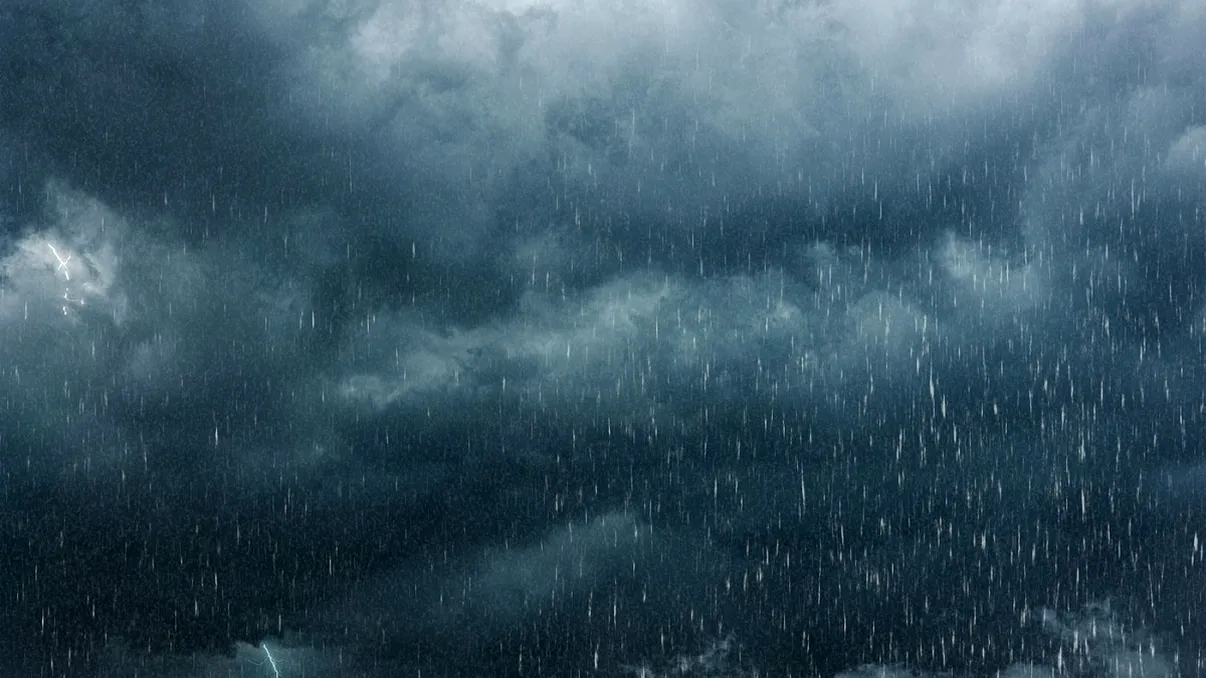 Un ciclon schimbă vremea în România: ploi abundente și vânt de până la 80 km/h. Harta județelor vizate