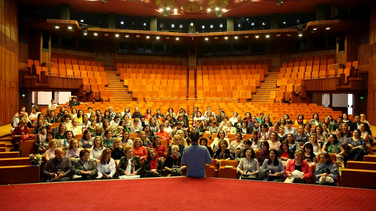 Festivalul Național de Teatru 2025 aduce la București 71 de reprezentații și un mesaj puternic: „Te privește!”