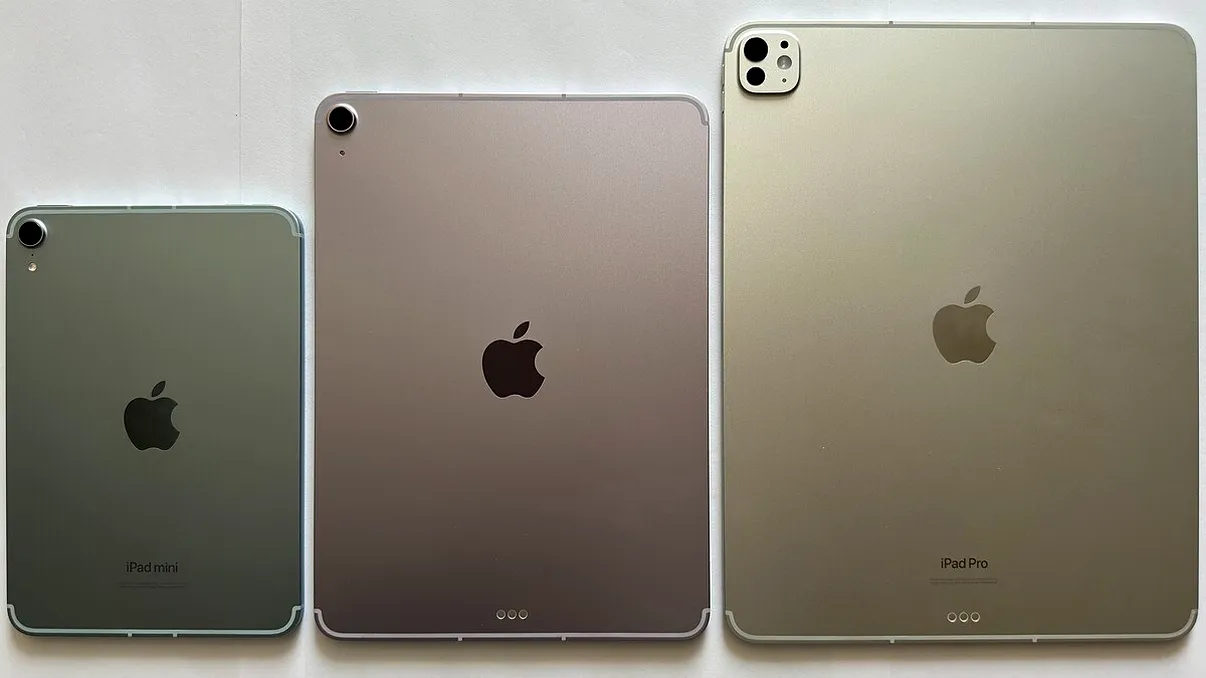 Cum lucrezi în colaborare pe iPad cu Freeform, Pages, Numbers și Keynote