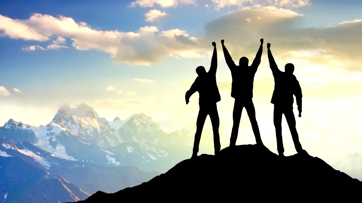 Joburi fără facultate plătite cu până la 15.000 de lei pe lună. Cele mai bine remunerate meserii din România în 2025