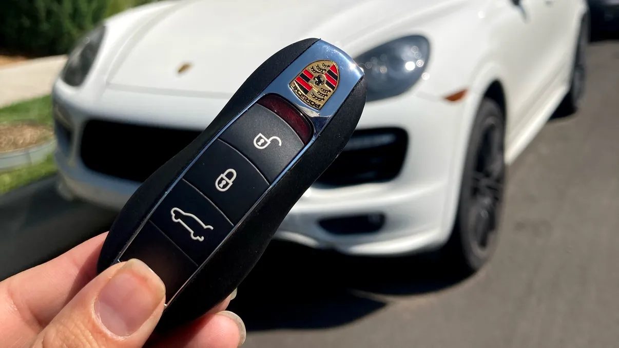 Trucul ascuns al telecomenzii auto care pornește motorul de la distanță. Cum funcționează și ce mașini îl permit