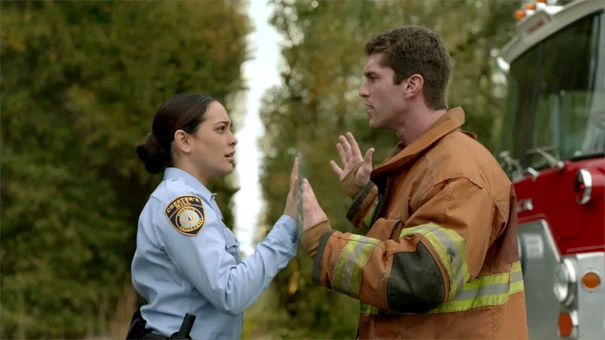 Under the Dome, serialul care transformă izolarea într-un experiment social. De ce să urmărești pe SkyShowtime producția realizată după Stephen King