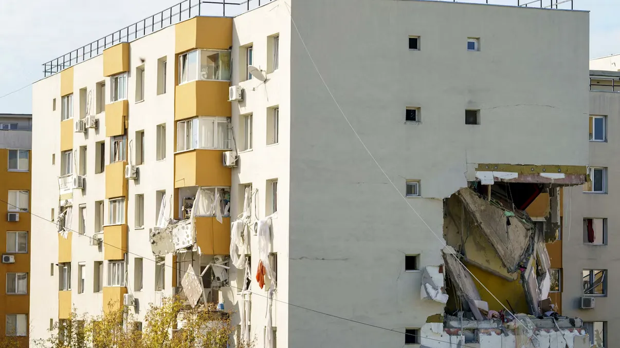 Administratorul blocului din Rahova, noi detalii foarte importante: “Cu o zi înainte de explozie s-a luat curentul. Un vecin a venit și a zis ca e fum. Când am coborât la subsol nu se putea intra”