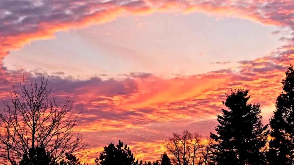 Ce este golul uriaș apărut pe cer în Franța: mii de oameni au crezut că asistă la un eveniment supranatural