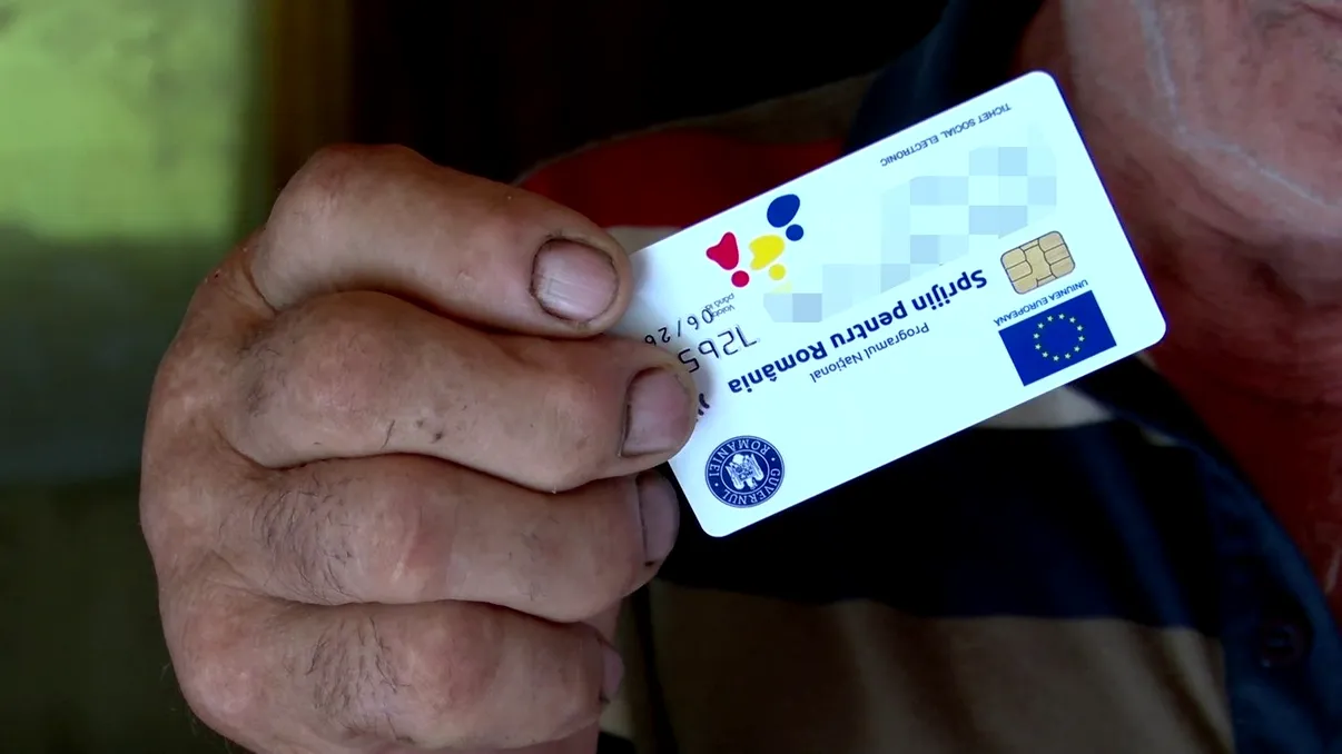 Ce se întâmplă cu cardurile sociale din 2026: vești importante pentru pensionari și familiile cu venituri mici