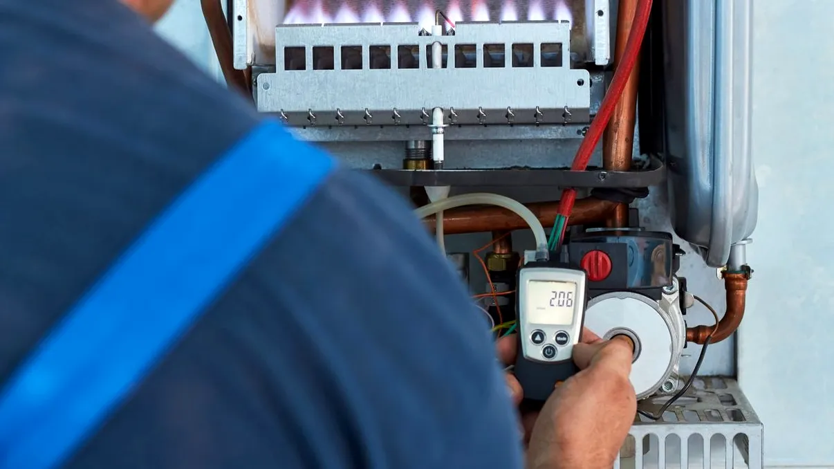 Cine plătește revizia centralei termice la apartamentele închiriate: proprietarul sau chiriașul?