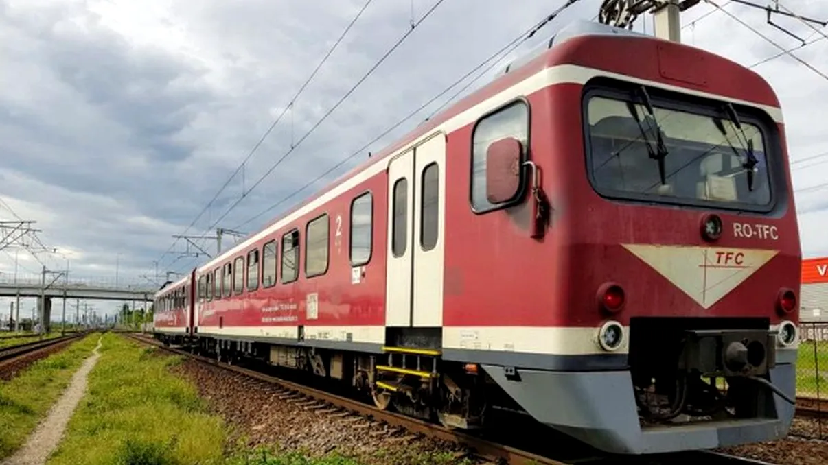 Cod roșu de ploi abundente: Trenuri anulate și întârzieri majore anunțate de CFR