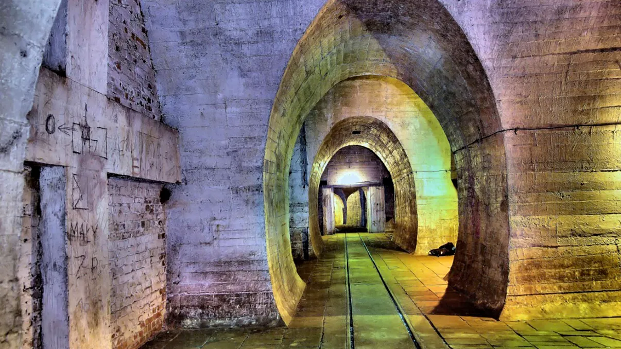Orașul subteran construit de nemți și abandonat, ascuns de peste 80 de ani sub peisajul idilic din vestul Poloniei