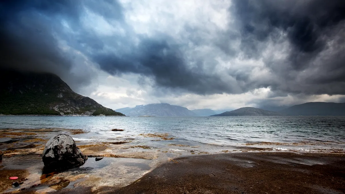 MAE, avertisment pentru românii care urmează să meargă în Norvegia. Cod roșu de vânt și cod portocaliu de ploi, în weekend