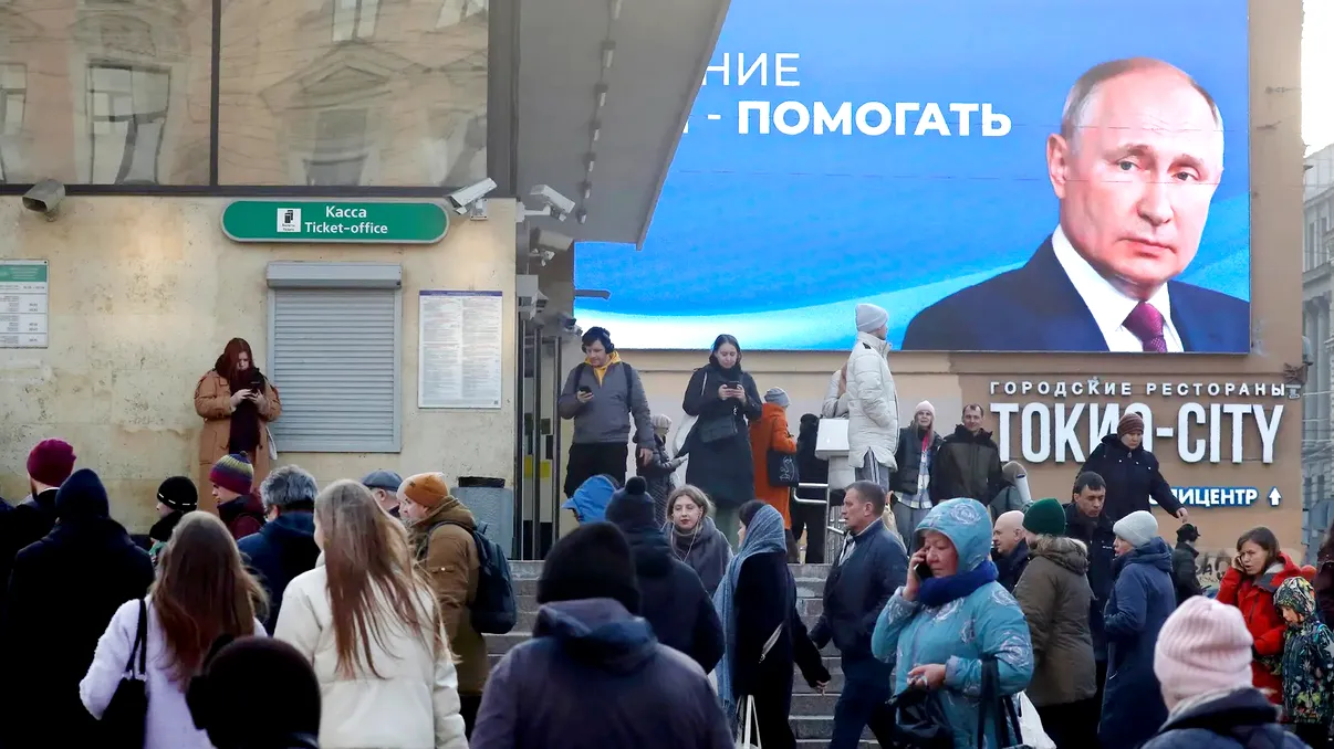 Putin crește taxele și impozitele rușilor pentru a finanța războiul din Ucraina, într-un moment de declin economic