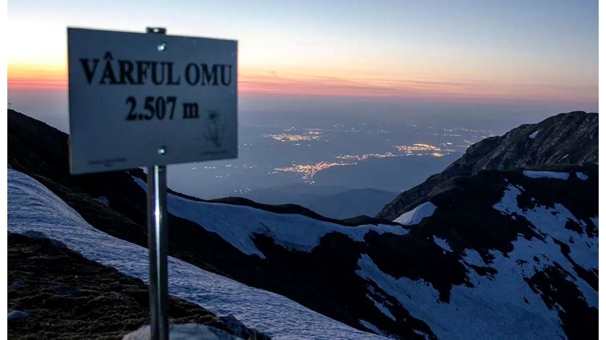 Strat de zăpadă de peste 40 de centimetri la Vârful Omu. Meteorologii avertizează: risc de avalanșe în zona montană