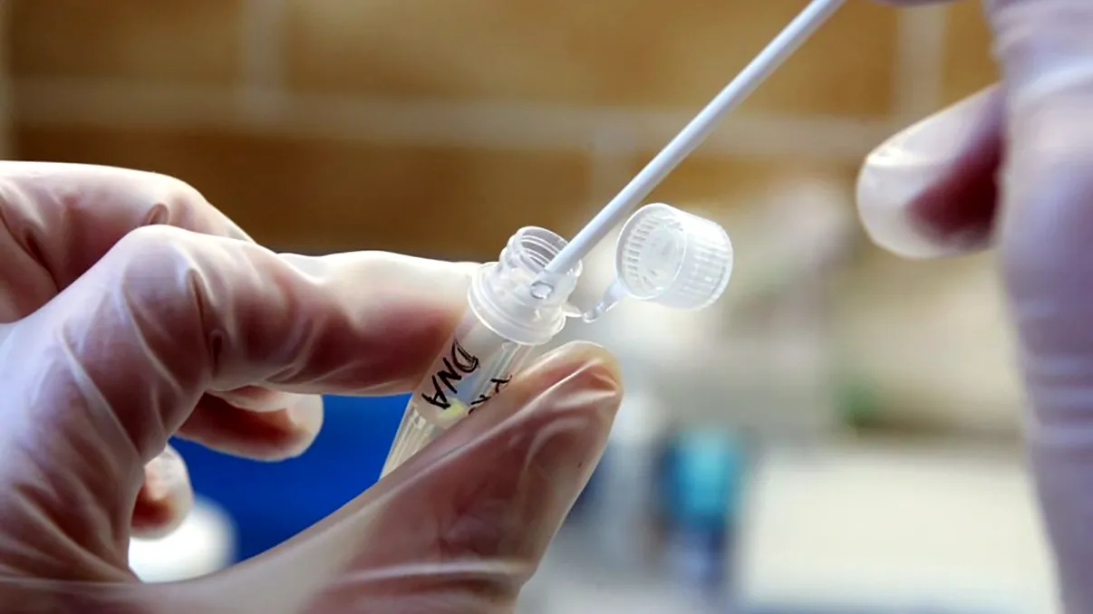 Un bărbat spune că și-ar fi dorit să nu-și fi cercetat niciodată originile după ce un test ADN i-a dat viata peste cap