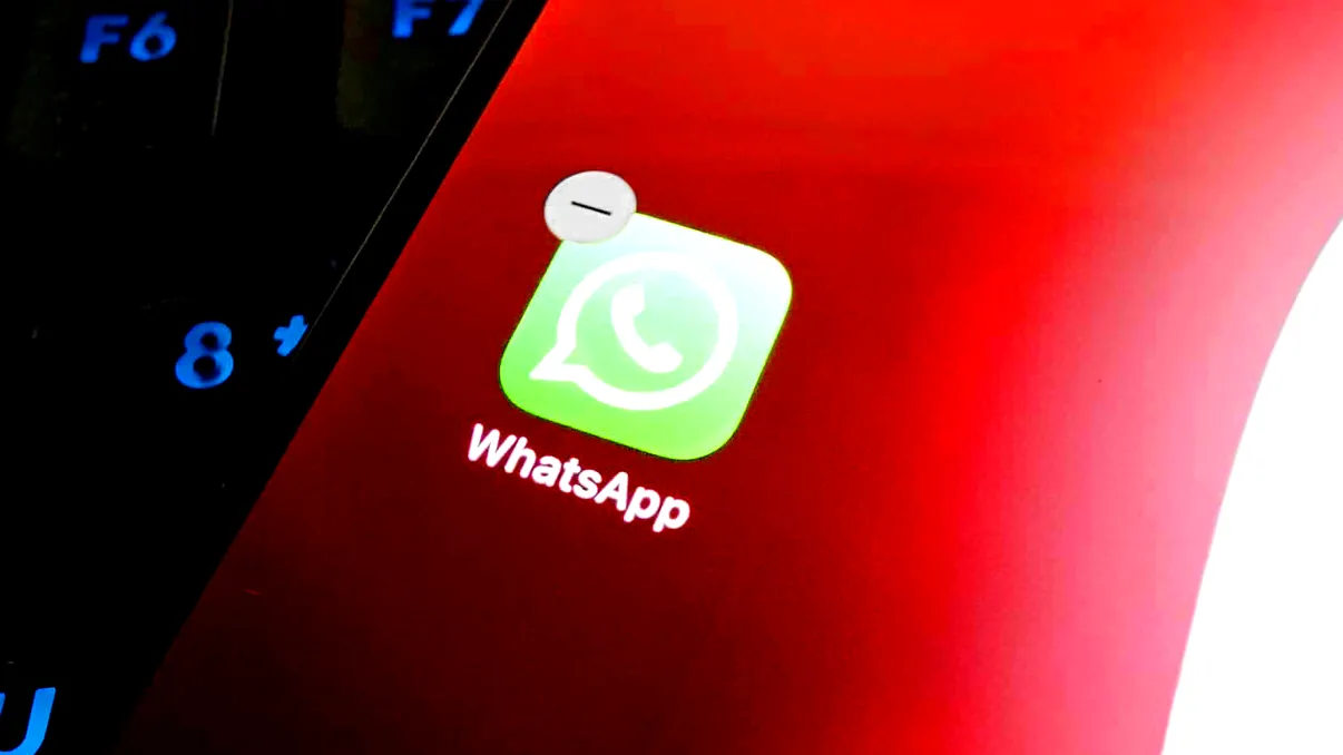 Setarea ascunsă din WhatsApp care îți poate compromite telefonul chiar și în buzunar