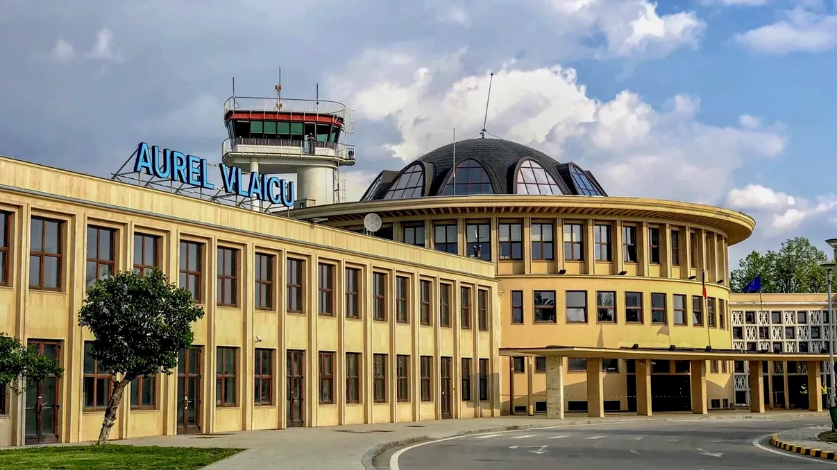 Incident pe Aeroportul Băneasa: un avion de mici dimensiuni a ratat aterizarea. Un zbor redirecționat spre Otopeni