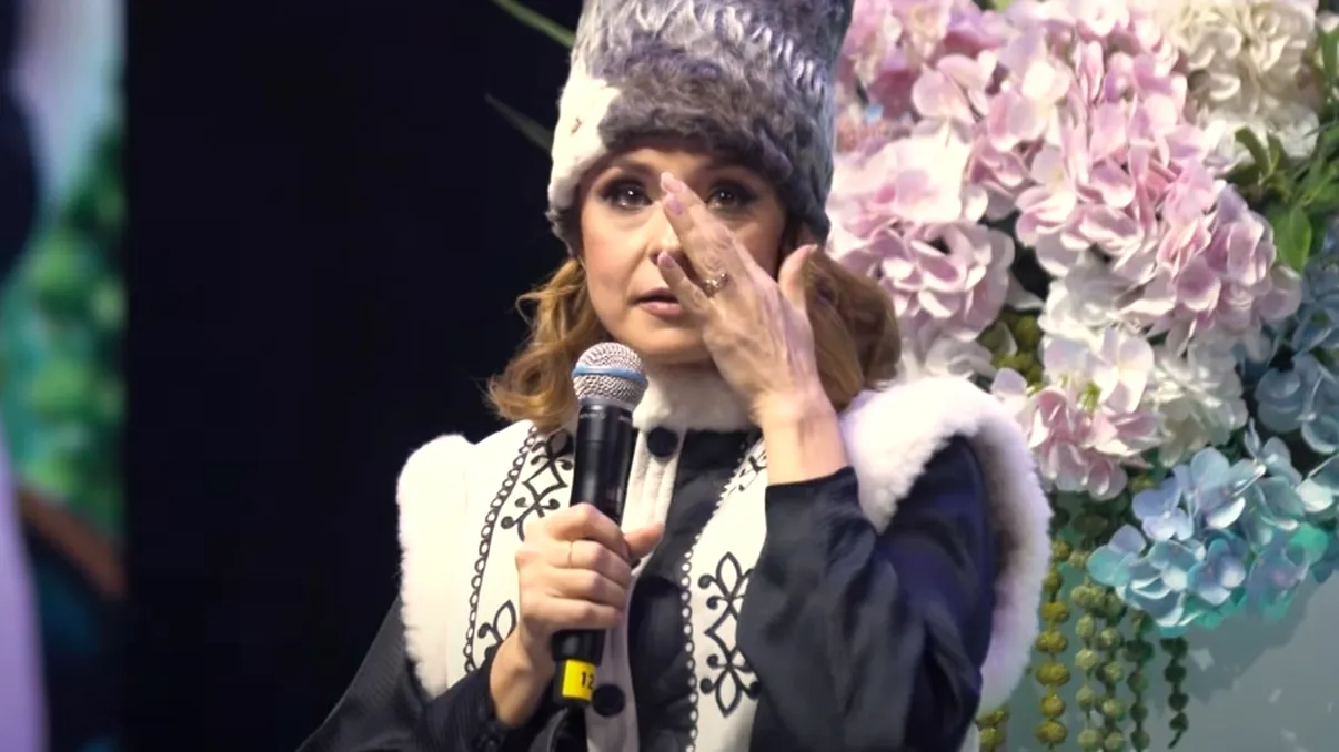 Andreea Marin, interviu emoţionant, la Chişinău. A început să plângă pe scenă, întrebarea lui Mihai Morar a făcut-o să cedeze: “Aş fi vrut să le mulţumesc”