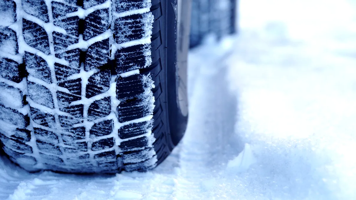 De ce trebuie să schimbi mai devreme anvelopele de iarnă: noile compoziţii modifică regulile siguranţei