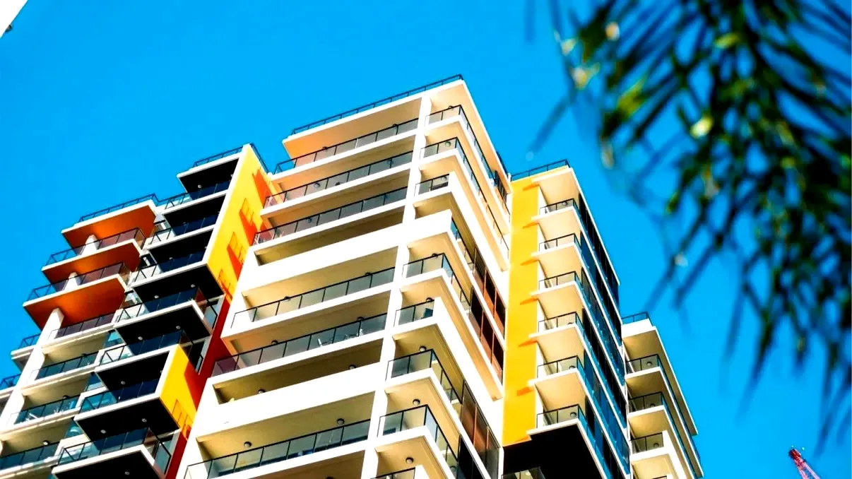 Bloc construit din panouri prefabricate sau din cărămidă? Care este mai rezistent